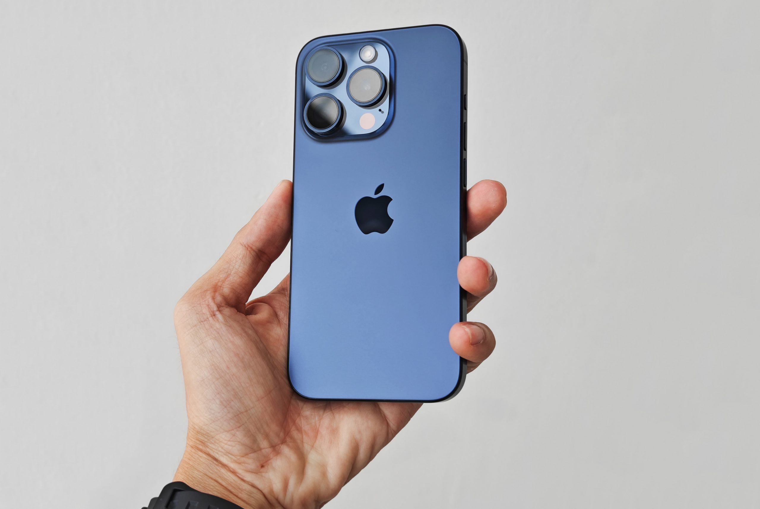 iPhone 14 Pro или 15 Pro